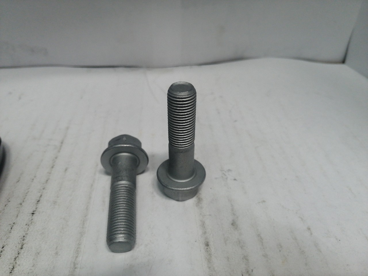 Купить запчасть MITSUBISHI - MU000309 БОЛТ С ШЕСТИГРАННОЙ ГОЛОВКОЙ